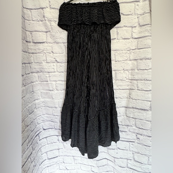 American Eagle Outfitters Black and White Striped jumper - Picture 4 of 5